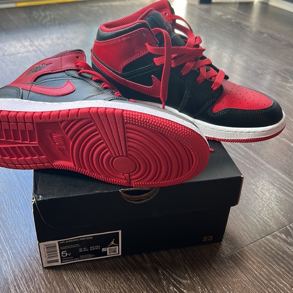 Air Jordan 1 mid 5Y (same as 6.5W). Black/Fire red/white. Never worn. - Picture 2 of 8